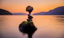 هنر تعادل سنگ ها | اثر هنری مشترک انسان و طبیعت