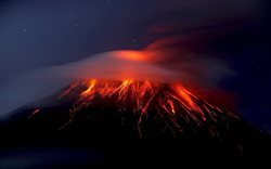 آتشفشان آرنال | آتشفشان عجیب در پارک ملی آرنال