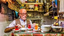 کوچک ترین قهوه خانه ی دنیا در بازار تهران