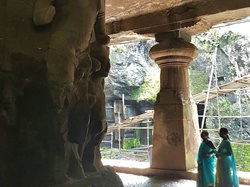بازدید از غارهای عجیب جزیره الفانتا | سفرنامه هند ( قسمت سوم )
