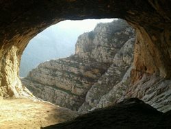 کشف نشانه های چند میلیون ساله در کهن ترین غار ایران !!