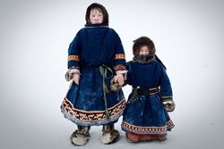 عکس منتخب نشنال جئوگرافیک | دختران روستایی روس مقابل دوربین !!