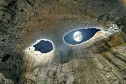 چشمان خدا در بلغارستان | وقتی خدا از غار به درون می نگرد !!