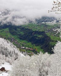 ترکیب بهار و زمستان در منطقه ای زیبا در کشور سوئیس !!