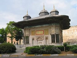 مسجد حاجی ازبک | مسجدی در شاهراه اصلی شهر