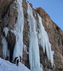آبشار خور البرز | غول یخی بزرگ در ایران