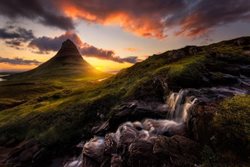 عکس منتخب نشنال جئوگرافیک | طلوع در ایسلند