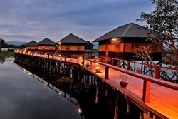 بهترین هتل های شناور آسیا  | اقامت شناور در آسیا