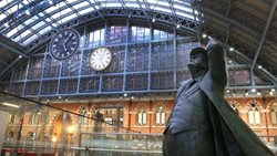 جهانگردانی که از 2،563 ایستگاه قطار در بریتانیا بازدید می کنند!