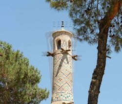 معماری منارجنبان | عمارتی شگفت انگیز در اصفهان