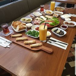 رستوران آپستروف | صبحانه های اصیل ترکی