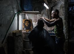 عکس منتخب نشنال جئوگرافیک | آرایشگر کوبایی