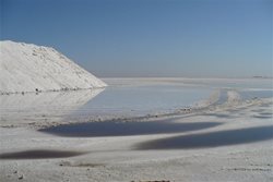 آشنایی با دریاچه نمک قم، جاذبه دیدنی شهری مذهبی