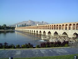 اصفهان با وجود مکاتب هنری هیچ استفاده ای از گردشگری هنر ندارد