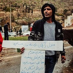ناگفته های مردی که در سیل شیراز پلاکارد سخاوت به دست گرفت