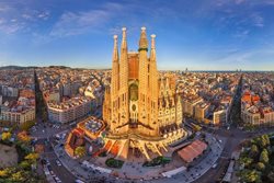 جاذبه های گردشگری محبوب که دارای بیشترین عکس و تصویر هستند | ساگرادا فامیلیا Sagrada Familia