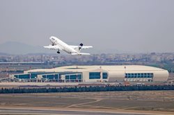 ترمینال یک فرودگاه امام برای پروازهای داخلی آماده می شود