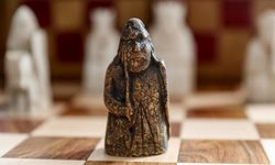 فروش مهره شطرنج به قیمت 735 هزار پوند!