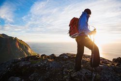 زانو درد در هنگام کوهنوردی | دردی جانسوز و رهایی از آن