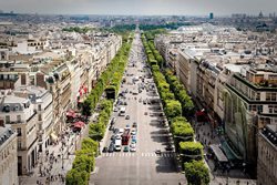 پیاده روی در خیابان شانزه لیزه | سفر به پاریس