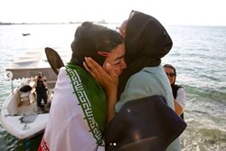 عکس یادگاری ترانه علیدوستی با قهرمان رکوردشکن ایرانی + تصویر