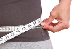 چه عادت هایی باعث چاقی شکمی می شوند؟