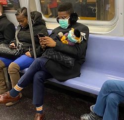 حرکت عجیب مسافر متروی نیویورک! + عکس