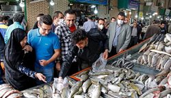 بازار پررونق ماهی فروشان در شب عید کرونایی + عکسها