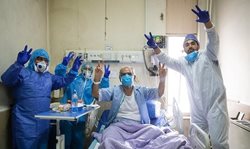 مراسم سال نو در کنار بیماران کرونایی + عکسها