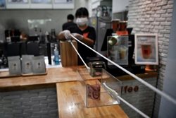 ابتکار یک کافه تایلندی برای پیشگیری از کرونا + عکس