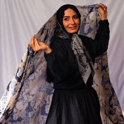 ظاهر سمیرا حسن پور با چادر رنگی + عکسها