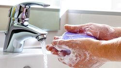 چگونه از پوست خود در مقابل شستشوی مداوم دست ها محافظت کنیم؟