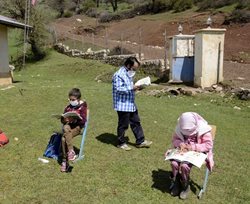 معلمی در مرتفع ترین روستای گیلان + تصاویر
