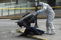 جسد زن مبتلا به کرونا در اکوادور + عکس