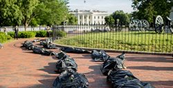 چیدن قربانیان کرونا در مقابل کاخ سفید + تصاویر