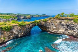 جزیره نوسا پنیدا؛ بهشتی دیدنی در قلب بالی
