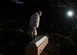 دفن شبانه فوتی های کرونایی + عکس