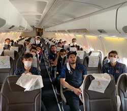 پرسپولیسی ها با پروتکل های بهداشتی در هواپیما + عکس