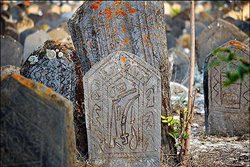 قبرهای 1400 ساله و یک روزه در نخستین قبرستان مسلمانان ایران