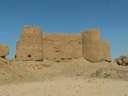 ناقص شدن قلعه تاریخی شهراب به خاطر حفاری های غیر مجاز