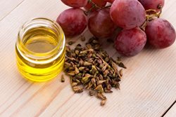 جویدن هسته انگور مفید است یا مضر؟