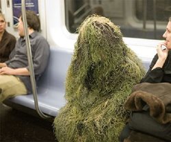 عجیب ترین تصاویر ثبت شده از مسافران مترو