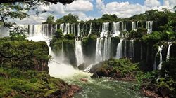آبشار ایگواسو؛ دیدنی حیرت آور در مرز آرژانتین و برزیل