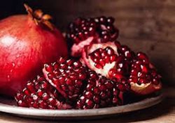 سلامت پوستتان را با این میوه پرآب پاییزی تضمین کنید