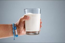 آیا نوشیدن شیر قبل از خواب باعث افزایش وزن می شود؟
