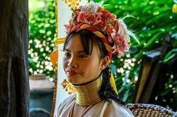 زنان گردن دراز قبیله تایلندی + عکسها