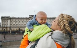 مسافرت با نوزاد و اطلاعاتی که درباره آن باید داشته باشید