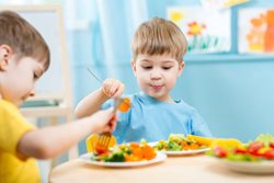 رژیم غذایی مفید برای کودکان مبتلا به اوتیسم