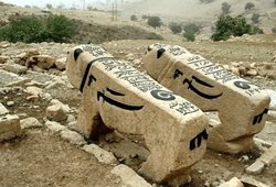 گورستان تاریخی بزلر هفشجان؛ مکانی با سنگ قبرهایی دیدنی