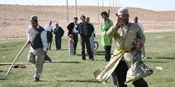 بازی محلی که به عنوان ورزشی مفرح بین ایلات و عشایر رایج است